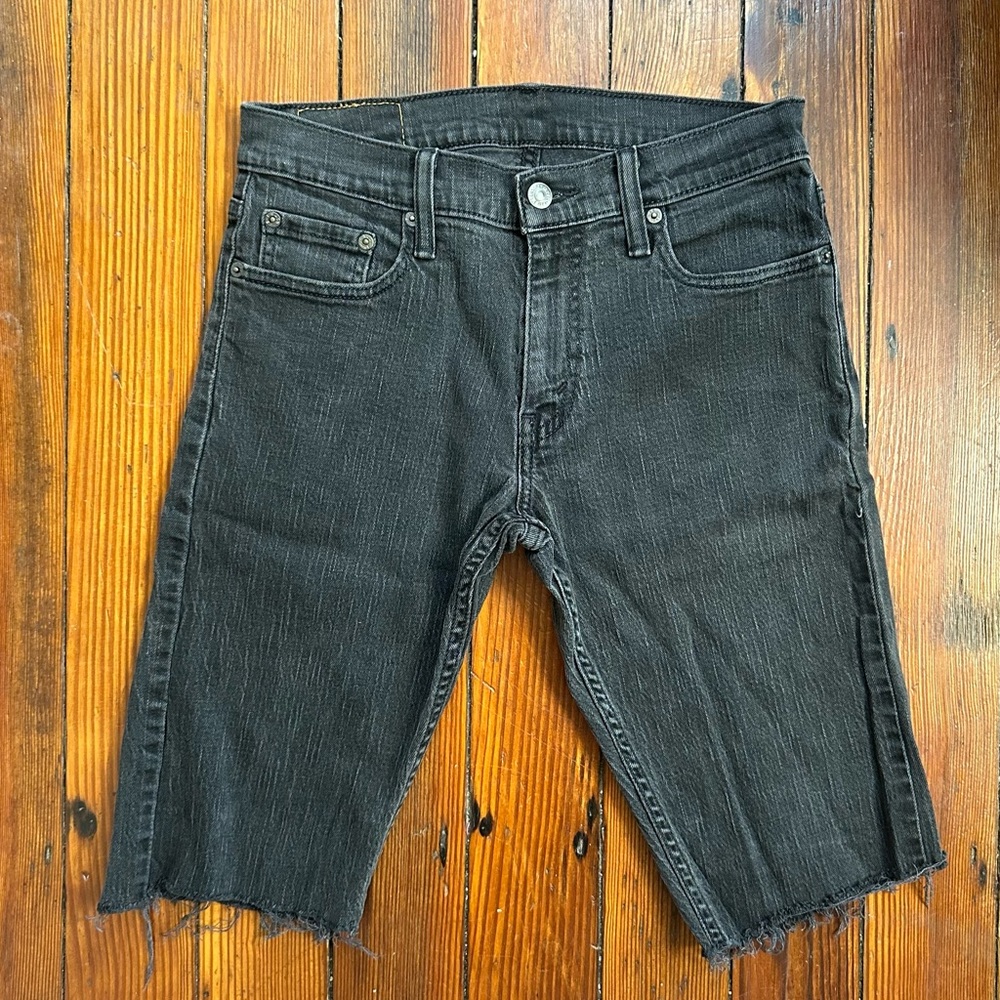 Levi’s 505 cutoff jean shorts in a faded black